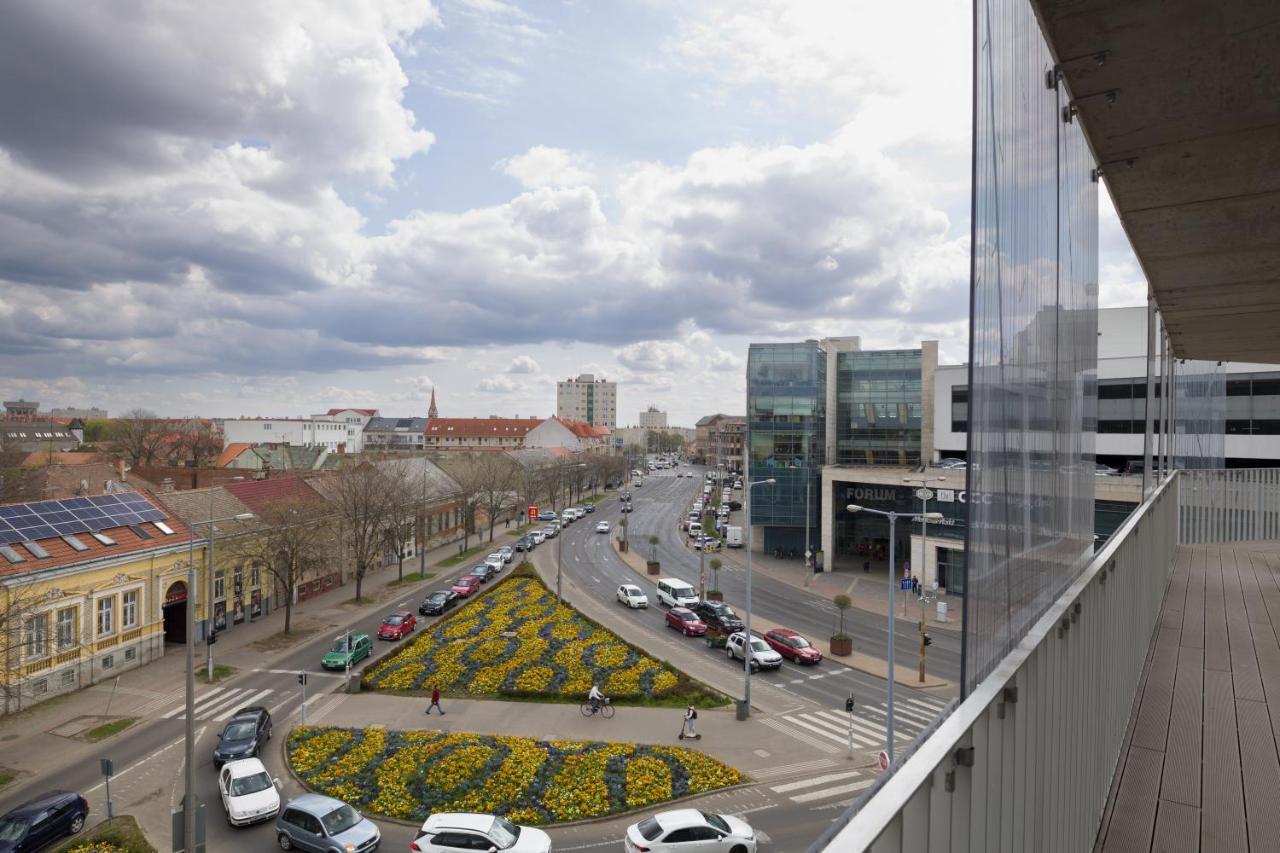 Párizs Garden Hotel Debrecen Esterno foto