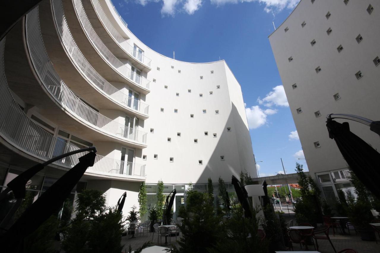 Párizs Garden Hotel Debrecen Esterno foto