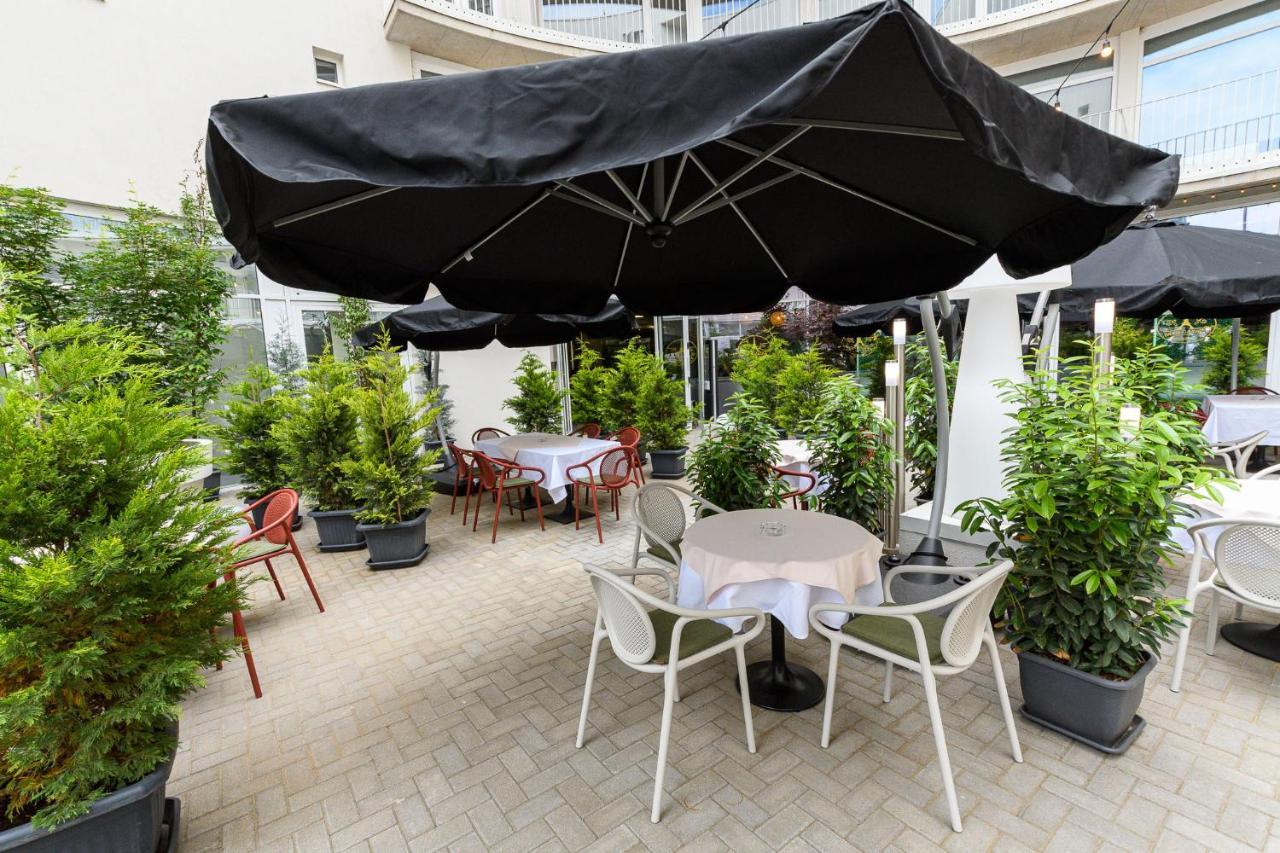 Párizs Garden Hotel Debrecen Esterno foto