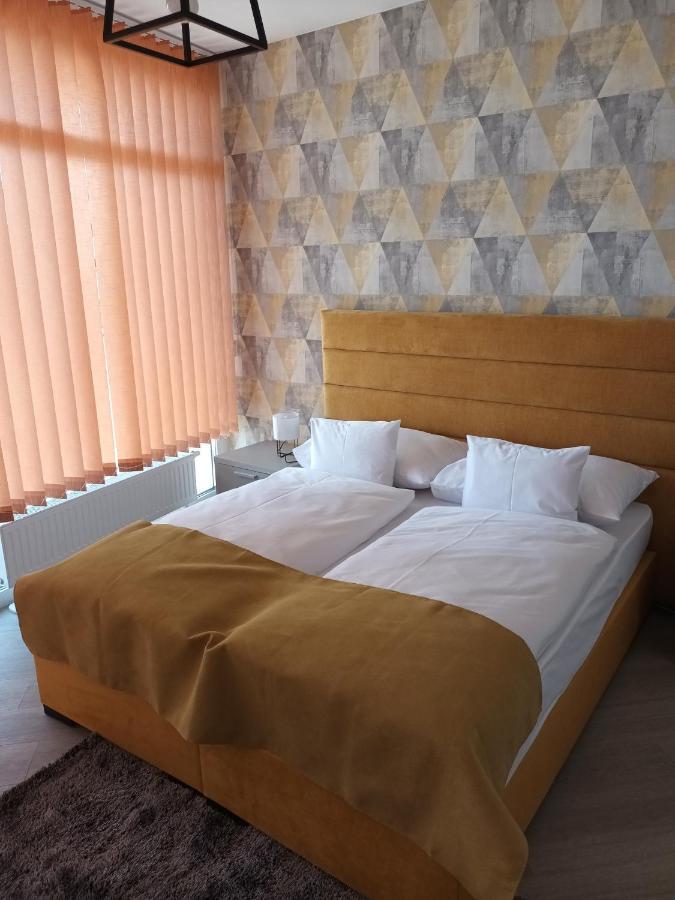 Párizs Garden Hotel Debrecen Esterno foto